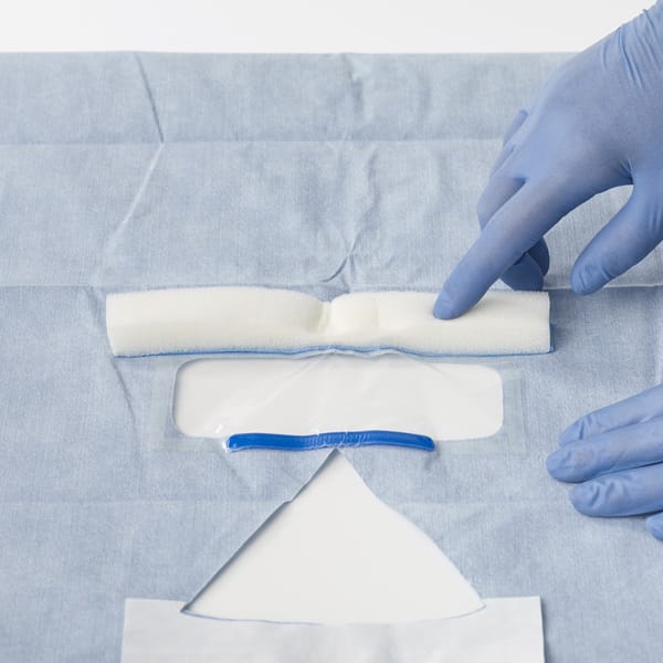 OP-Abdecktuch Spunlace mit Dreiecks-Ausschnitt