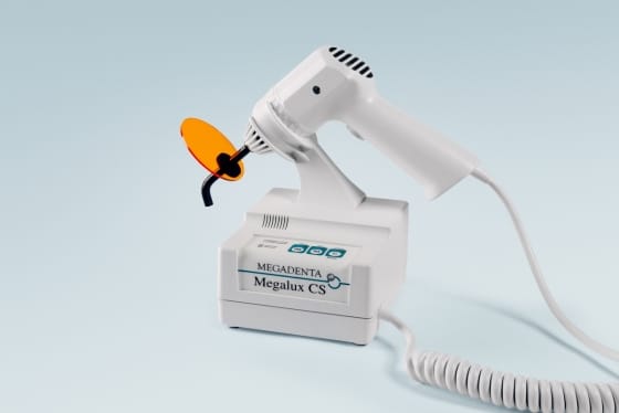 Megalux CS – MEGADENTA Dentalprodukte, Lichtpolymerisationsgeräte und Zubehör