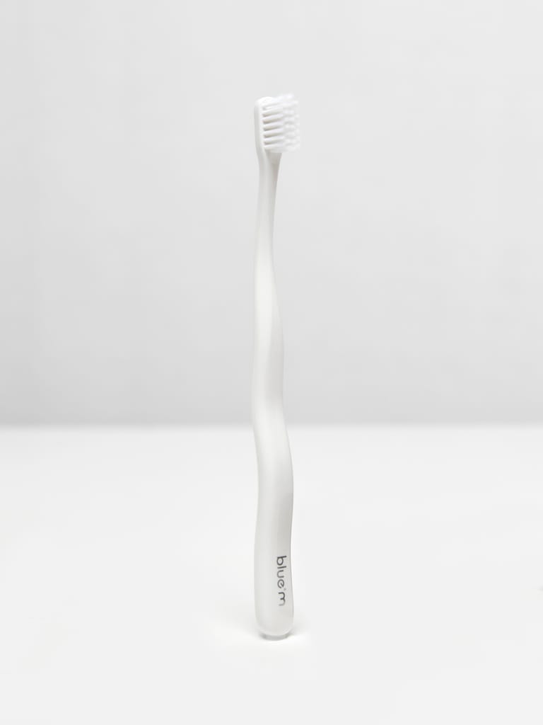 blue®m surgical toothbrush – Bluem Europe 5 Pillars Research BV, Zahnbürsten