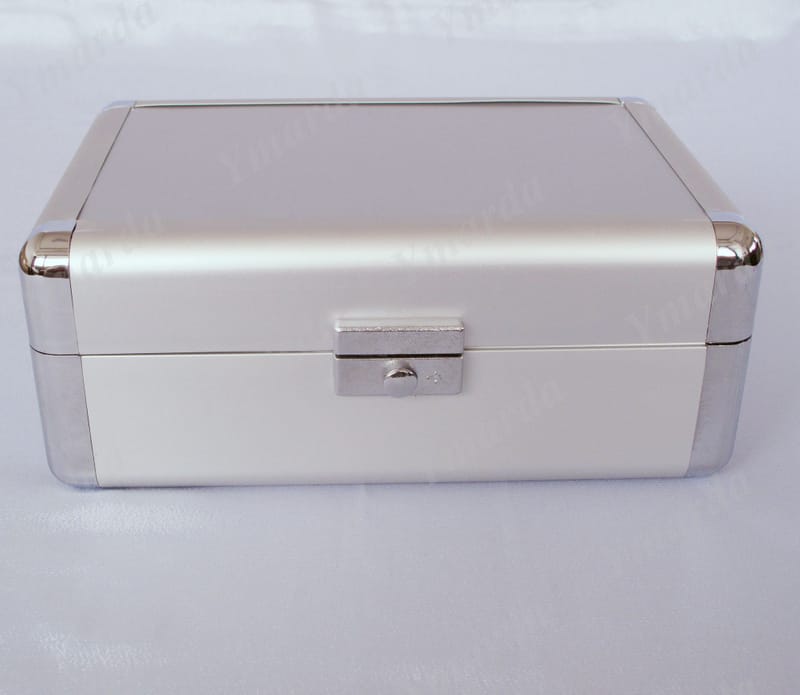 Metal case – Ymarda Optical Instrument Factory, Sonstige Einrichtungsgegenstände