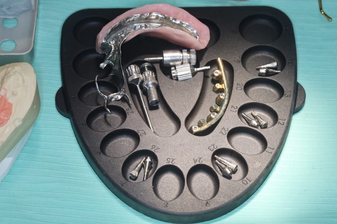 LaminateButler – DentalOrg, Trays, Sterilcontainer und Zubehör