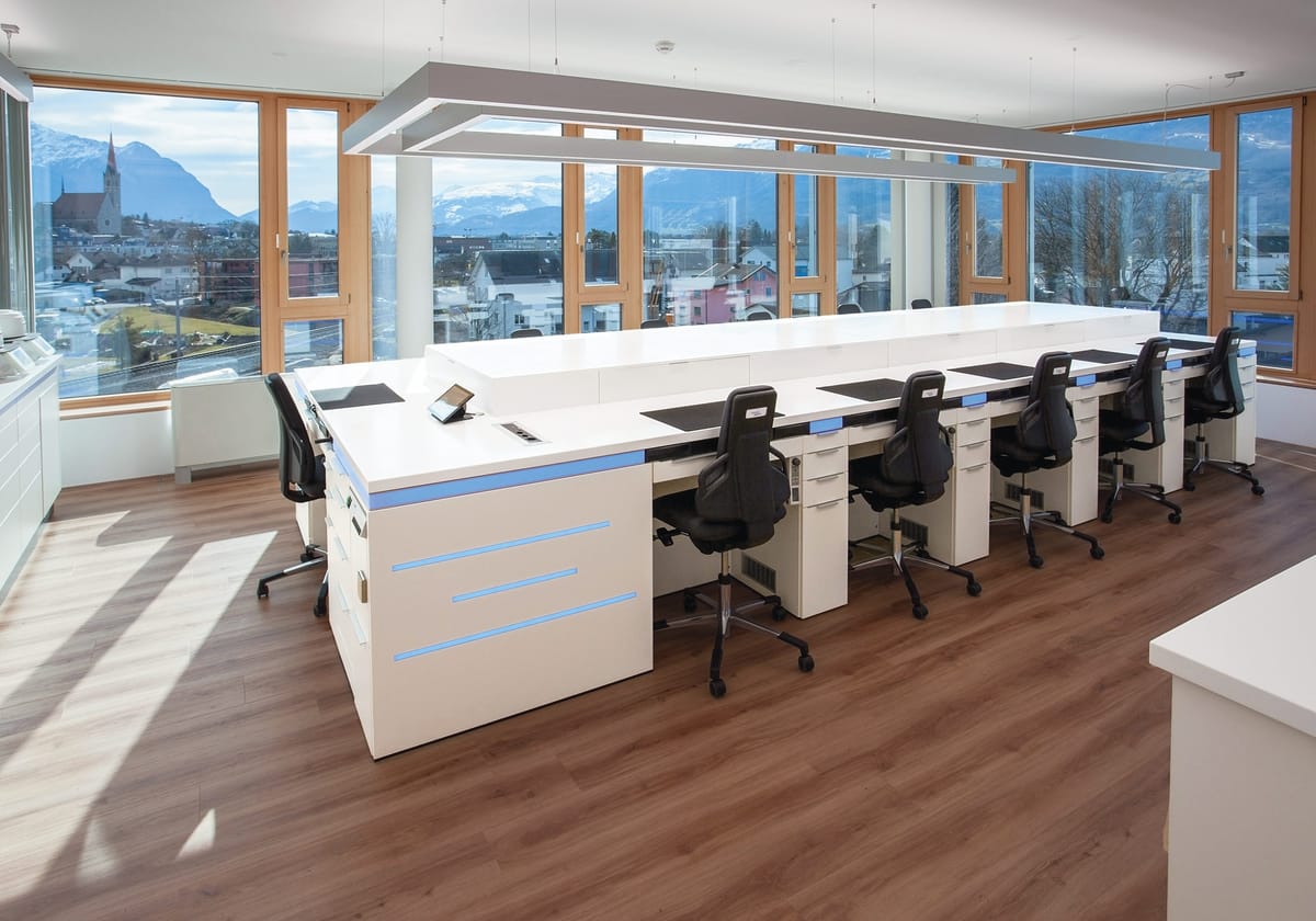 Multi-Media Techniktisch F60 – Freuding Labors, Geräte