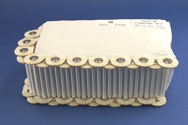 Miniaturbürsten mit Handstück, Ziegenhaar weiß, Ø 21 mm, 112/21 mm H, 100 Stück MBH 12 309 – POLIRAPID – DR. MONTEMERLO GMBH & CO KG, Polierbürsten, Schwabbeln