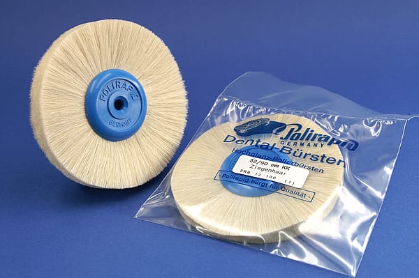 Rundbürste 32/90 mm KK Ziegenhaar weiß – POLIRAPID – DR. MONTEMERLO GMBH & CO KG, Polierscheiben und -streifen