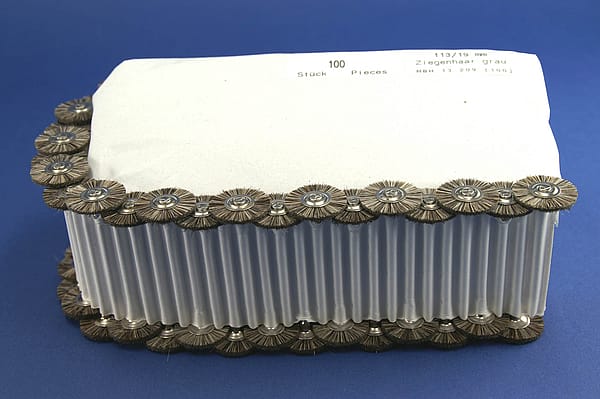 Miniaturbürsten mit Handstück, Ziegenhaar grau, Ø 19 mm, 113/19 mm H, 100 Stück MBH 13 209 – POLIRAPID – DR. MONTEMERLO GMBH & CO KG, Polierbürsten, Schwabbeln