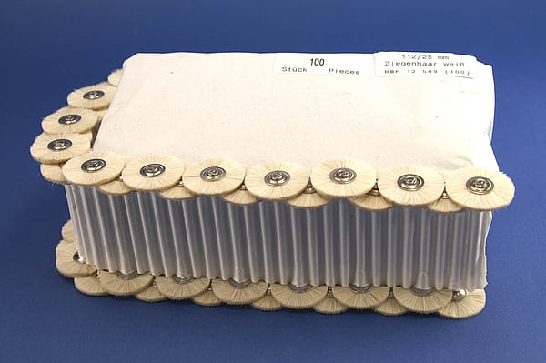 Miniaturbürsten mit Handstück, Ziegenhaar weiß, Ø 25 mm, 112/25 mm H, 100 Stück MBH 12 509 – POLIRAPID – DR. MONTEMERLO GMBH & CO KG, Polierbürsten, Schwabbeln