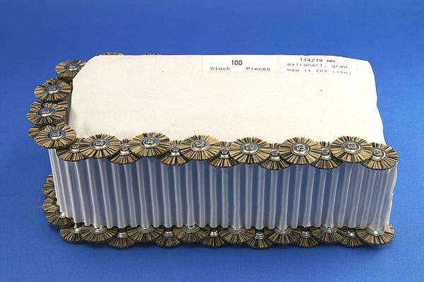 Miniaturbürsten mit Handstück, Borste extrahart, Ø 19 mm, 114/19 mm H, 100 Stück MBH 14 209 – POLIRAPID – DR. MONTEMERLO GMBH & CO KG, Polierbürsten, Schwabbeln